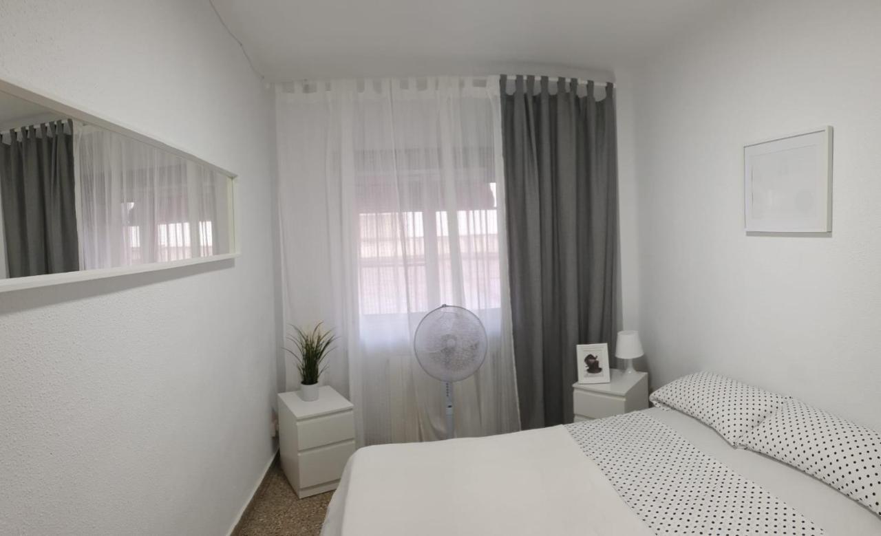 Apartment For 6 People. Валенсія Екстер'єр фото